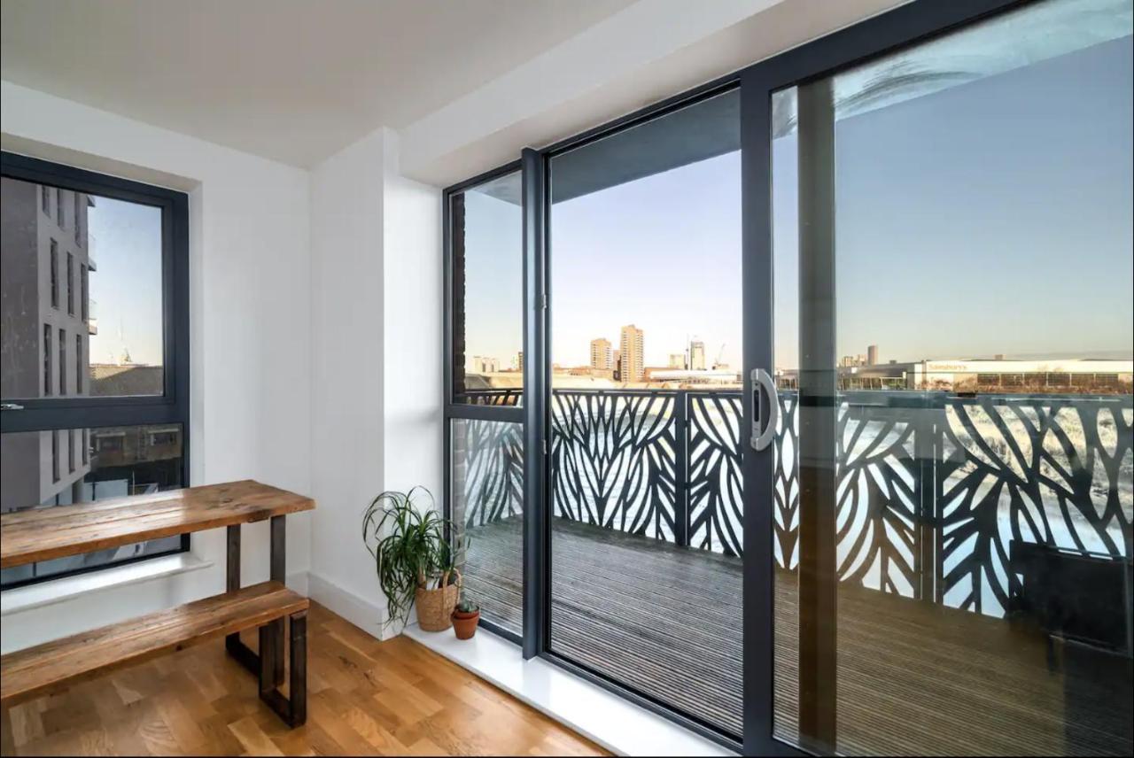 Stunning Riverside View Apartment, Near Canary Wharf & O2 London Bagian luar foto